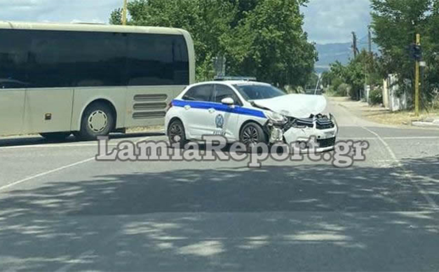 Περιπολικό συγκρούστηκε με αγροτικό στη Λαμία Περιπολικό συγκρούστηκε με αγροτικό στη Λαμία