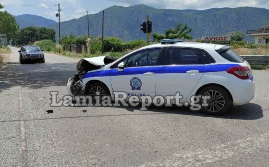 Περιπολικό συγκρούστηκε με αγροτικό στη Λαμία Περιπολικό συγκρούστηκε με αγροτικό στη Λαμία