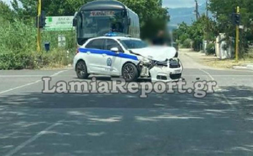 Περιπολικό συγκρούστηκε με αγροτικό στη Λαμία Περιπολικό συγκρούστηκε με αγροτικό στη Λαμία