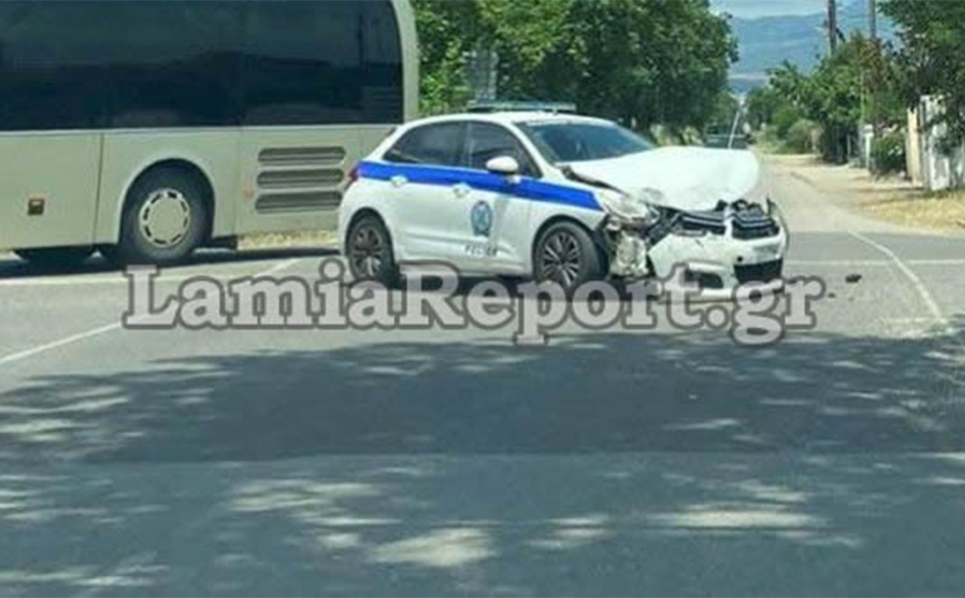 Περιπολικό συγκρούστηκε με αγροτικό στη Λαμία Περιπολικό συγκρούστηκε με αγροτικό στη Λαμία