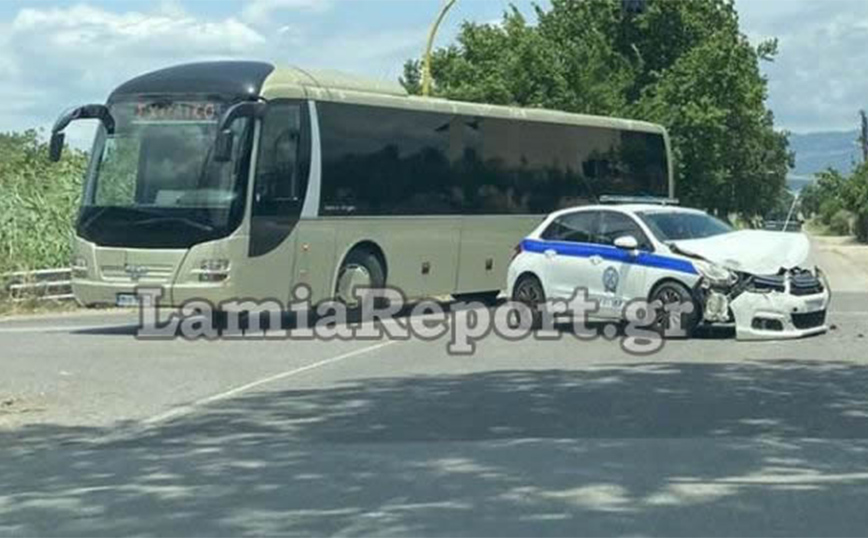 Περιπολικό συγκρούστηκε με αγροτικό στη Λαμία Περιπολικό συγκρούστηκε με αγροτικό στη Λαμία