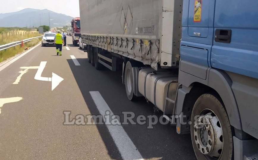 Τροχαίο στην εθνική οδό με τέσσερα οχήματα Τροχαίο στην εθνική οδό με τέσσερα οχήματα