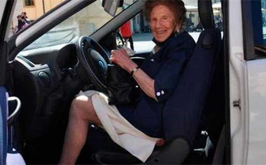 Ιταλία: Έπιασε τα&#8230; 100 στην ηλικία και ανανέωσε το δίπλωμα οδήγησης για άλλα δύο χρόνια