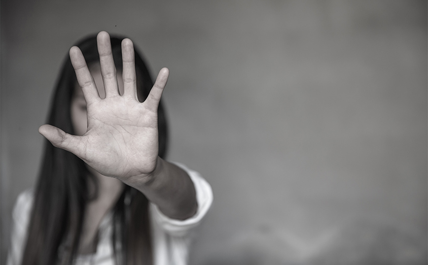 Ηράκλειο: Πατριός βιαιοπράγησε κατά της ανήλικης κόρης της γυναίκας του