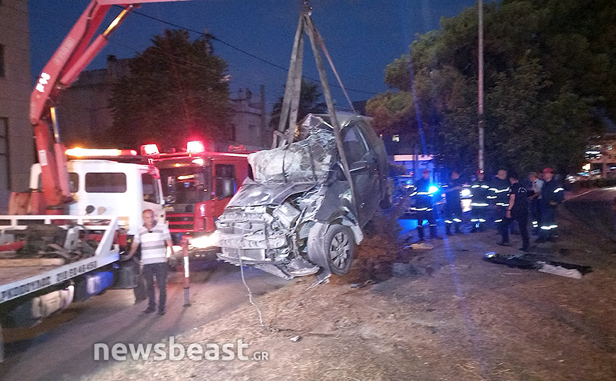 Χαλάνδρι: Σοβαρό τροχαίο &#8211; Αυτοκίνητο «καρφώθηκε» σε δέντρο &#8211; Χωρίς τις αισθήσεις του απεγκλωβίστηκε ο νεαρός οδηγός