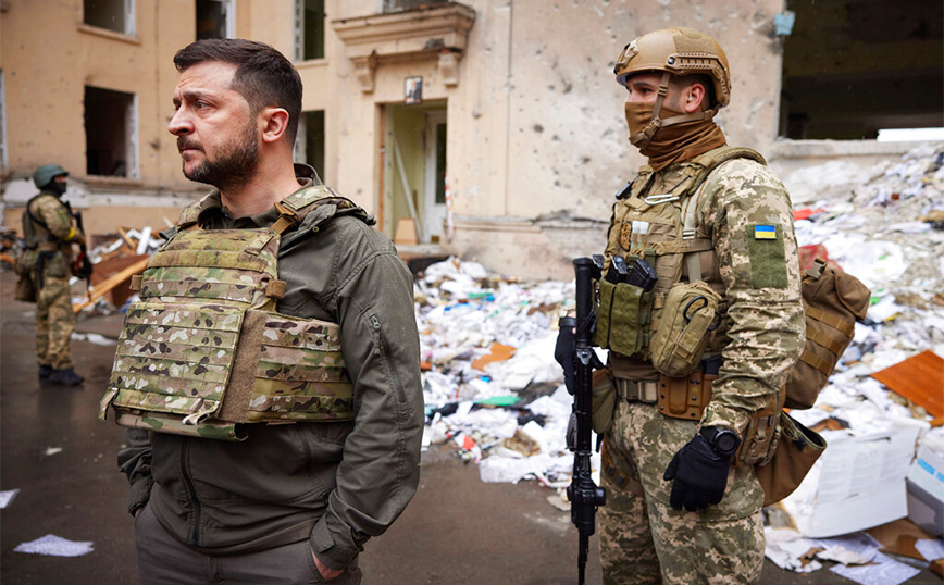 Πόλεμος στην Ουκρανία: Ο Ζελένσκι επισκέφτηκε στρατιώτες στο Μικολάεφ