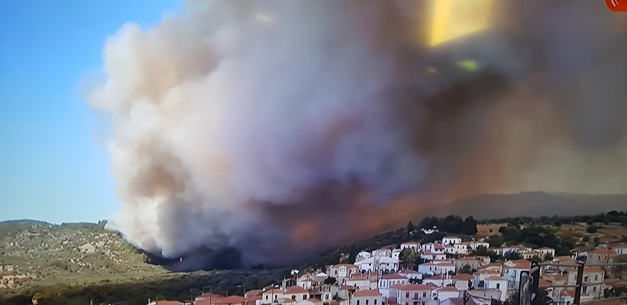 Φωτιά τώρα στη Λέσβο: Μεγάλη αναζωπύρωση της πυρκαγιάς &#8211; Εκκενώνεται η Βρίσα