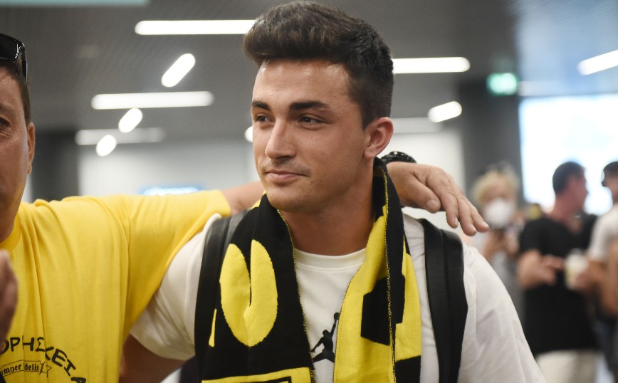 Υποδοχή για τον Μανού Γκαρθία από τους οπαδούς του Άρη Υποδοχή για τον Μανού Γκαρθία από τους οπαδούς του Άρη