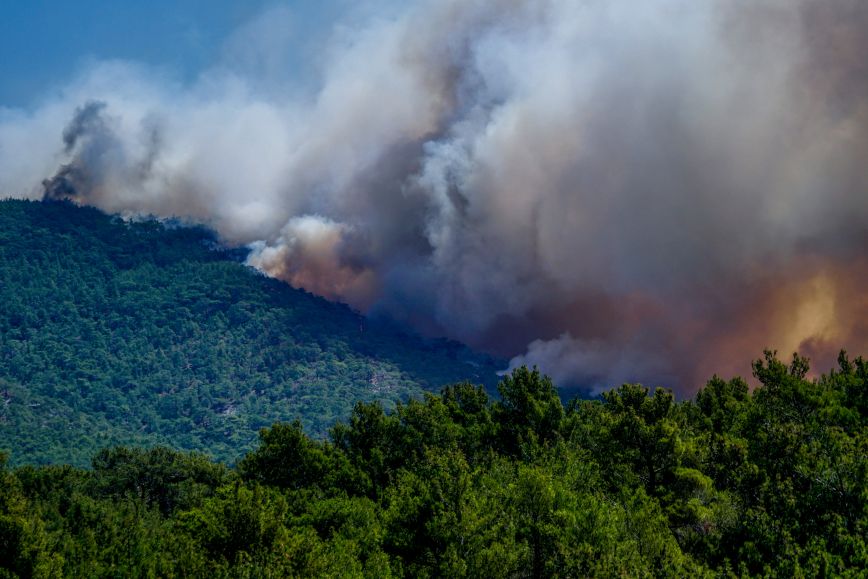 Φωτιά στη Λέσβο: Με στραμμένη την προσοχή σε Βατερά, Βρίσα και Σταυρό