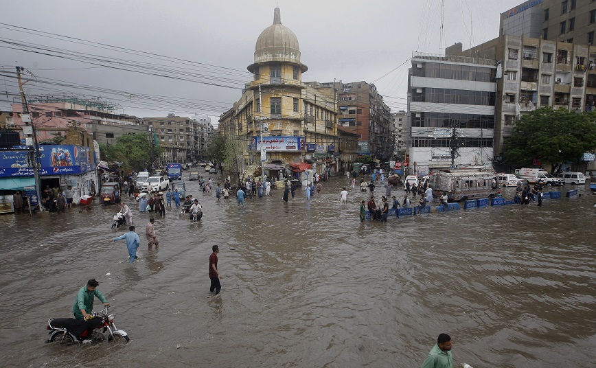 Πακιστάν: Στο έλεος έντονων πλημμύρων από τους μουσώνες &#8211; Δεκάδες οι νεκροί
