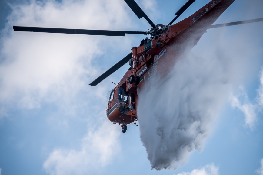 Φωτιά τώρα στο όρος Αιγάλεω &#8211; Επιχειρούν και δύο ελικόπτερα
