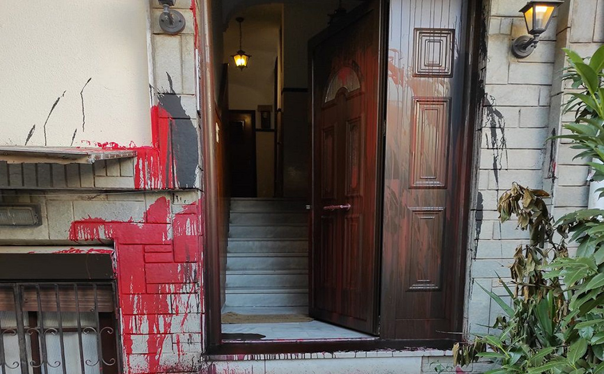 Θεσσαλονίκη: Πέταξαν μπογιές στο σπίτι του προέδρου της Διοικούσας Επιτροπής της Νέας Δημοκρατίας