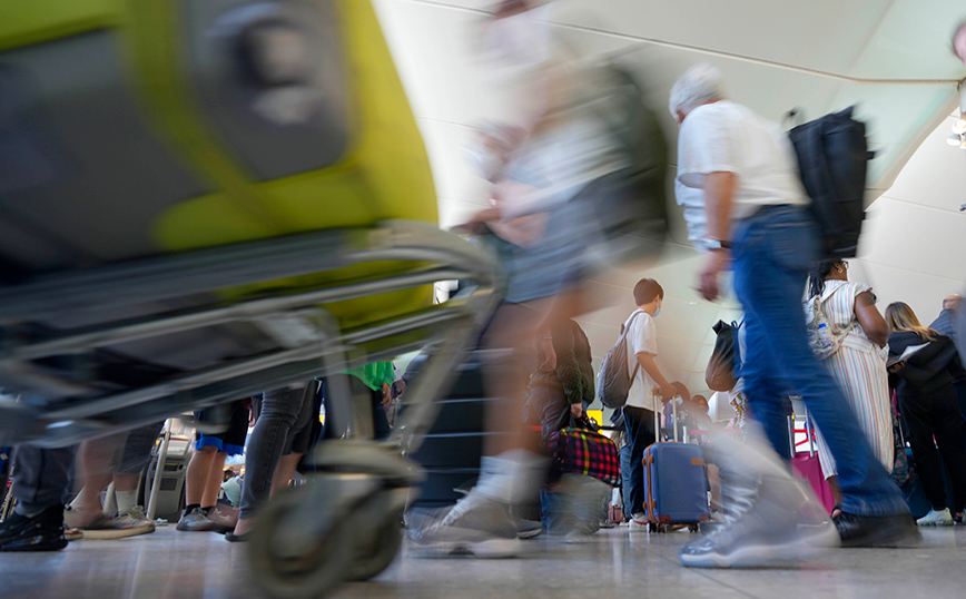 Βρετανία: Συνεχίζεται το χάος στα αεροδρόμια &#8211; «Δεν ανησυχούμε για ακυρώσεις πτήσεων προς την Ελλάδα» λέει ο ΕΟΤ