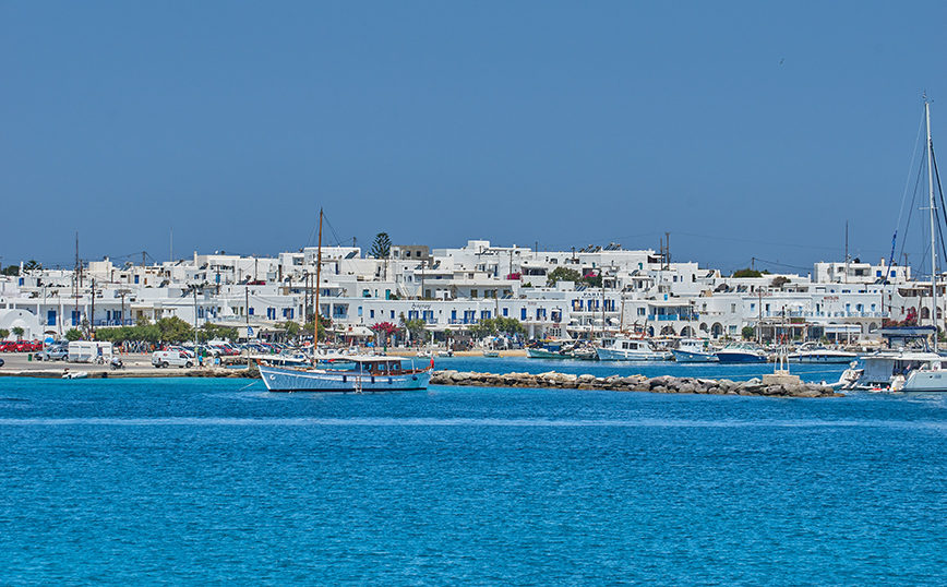 Πανοραμική άποψη της χώρας της Αντιπάρου Πανοραμική άποψη της χώρας της Αντιπάρου