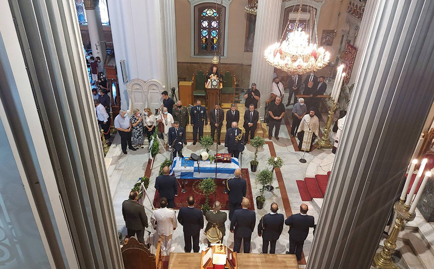 Το τελευταίο αντίο στον πρώην υφυπουργό Εθνικής Άμυνας, Δημήτρη Αποστολάκη