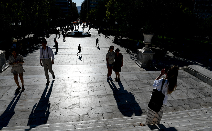 Πλατεία Συντάγματος: 12χρονος λήστεψε 15χρονη – Τα ουρλιαχτά της οδήγησαν στη σύλληψη