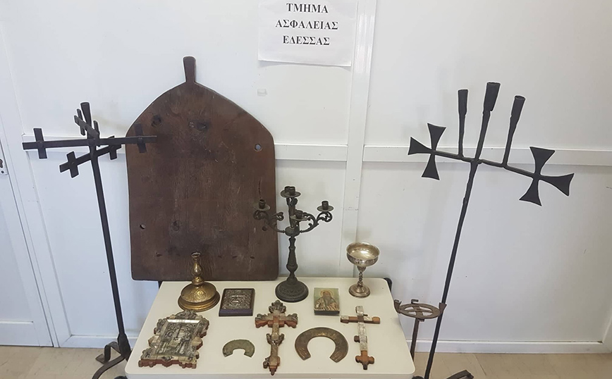 Συνελήφθη ένα άτομο στο σπίτι του οποίου βρέθηκαν εκκλησιαστικές εικόνες βυζαντινής και μεταβυζαντινής περιόδου Συνελήφθη ένα άτομο στο σπίτι του οποίου βρέθηκαν εκκλησιαστικές εικόνες βυζαντινής και μεταβυζαντινής περιόδου
