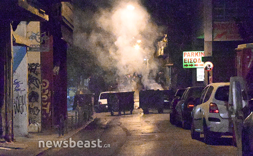 Ένταση και επεισόδια στα Εξάρχεια: Χρήση δακρυγόνων από την Αστυνομία &#8211; Επιχείρηση σε μπαρ της περιοχής