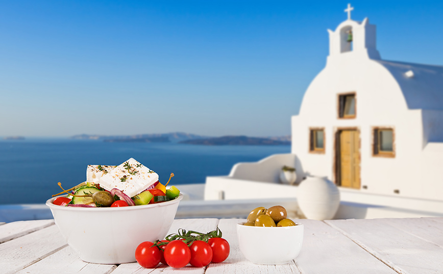 Αυτές είναι οι 50 καλύτερες σαλάτες του κόσμου: 8 ελληνικές μέσα στη λίστα – Ποια «έκλεψε» την κορυφή από τον ντάκο