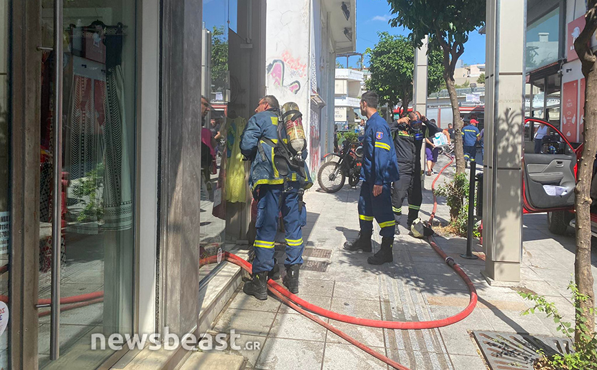 Φωτιά σε κατάστημα με ρούχα στο Μαρούσι