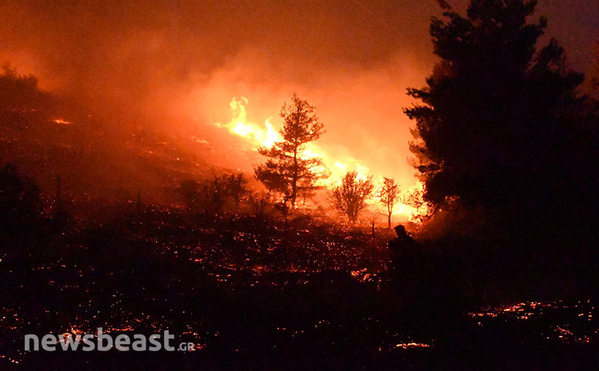 Η φωτιά πλησιάζει την Παλαιά Πεντέλη &#8211; Το μέτωπο που προκαλεί ανησυχία στους Πυροσβέστες