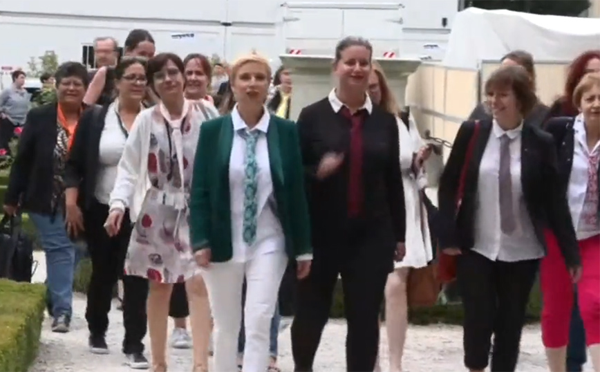 Γαλλία: Μαίνεται ο ενδυματολογικός «πόλεμος» – Με γραβάτα οι βουλευτίνες του Μελανσόν