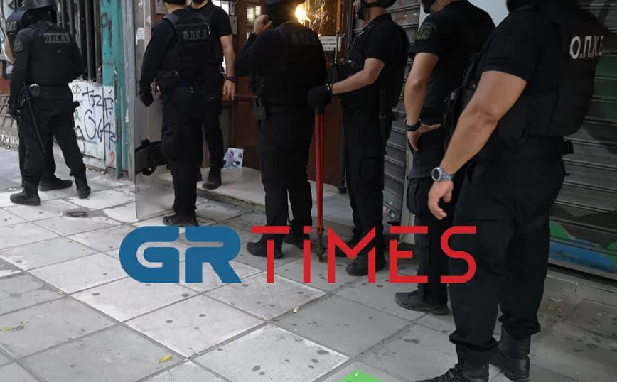 Αστυνομική επιχείρηση για την εκκένωση κατάληψης στην Εγνατία Αστυνομική επιχείρηση για την εκκένωση κατάληψης στην Εγνατία