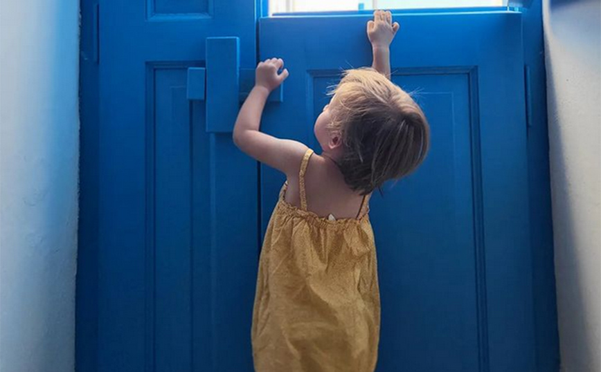 Ο Σωτήρης Κοντιζάς φωτογραφίζει την κόρη του και το Instagram λιώνει
