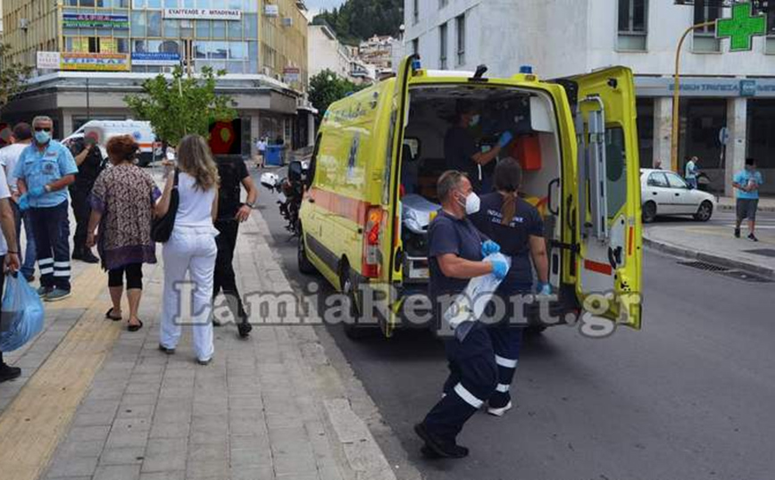 Λαμία: Ταξί παρέσυρε και τραυμάτισε 20χρονη στο κέντρο της πόλης