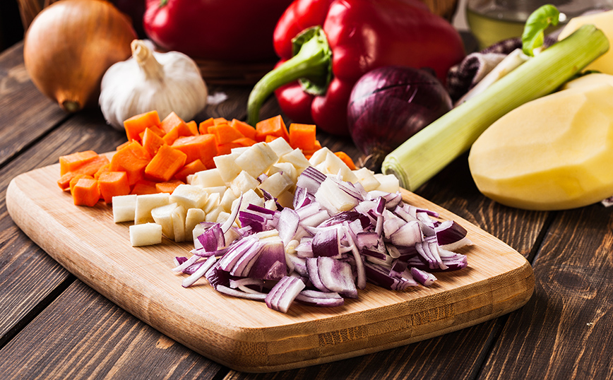 Ψιλοκομμένα λαχανικά: καρότα, μαϊντανό και κρεμμύδι Ψιλοκομμένα λαχανικά: καρότα, μαϊντανό και κρεμμύδι