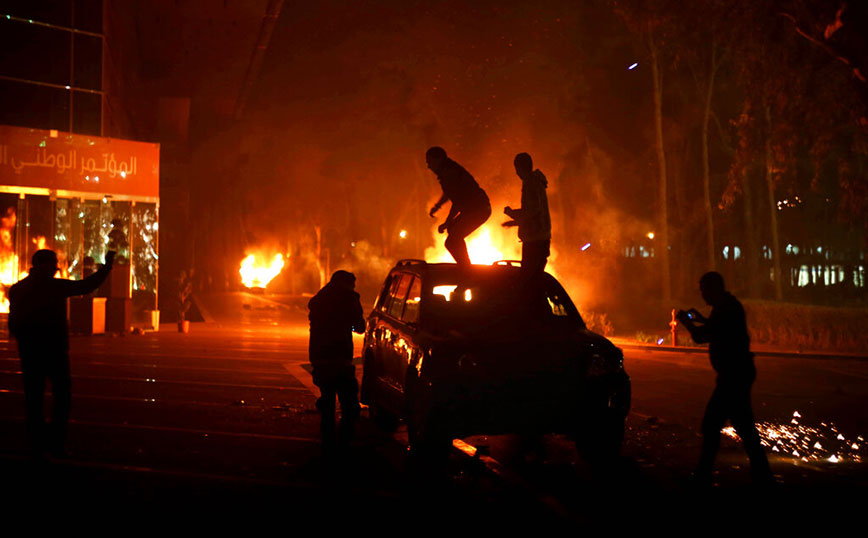 Λιβύη: Διαδηλωτές εισέβαλαν στο κοινοβούλιο &#8211; Μαζικές διαδηλώσεις σε όλη την χώρα