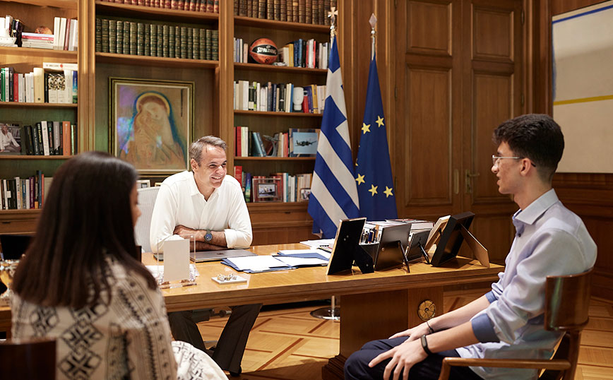 Συνάντηση Κυριάκου Μητσοτάκη με τον αριστούχο Κούρος Συνάντηση Κυριάκου Μητσοτάκη με τον αριστούχο Κούρος