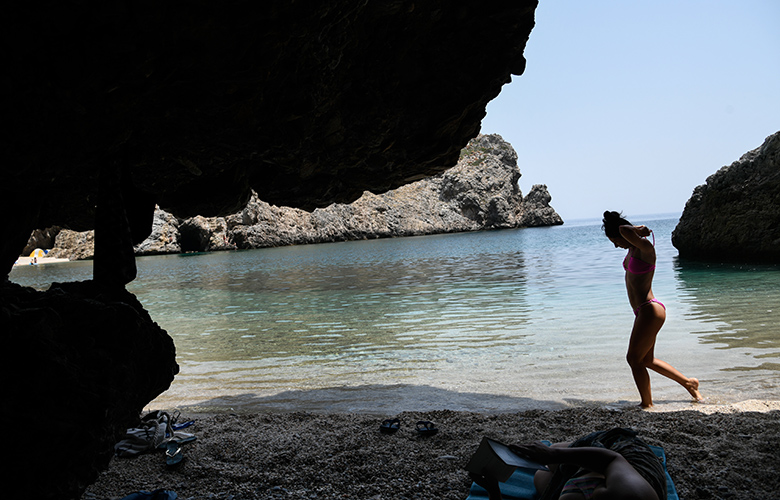 Καιρός: Ζέστη, μπόρες και βοριάδες – Ανεβαίνει η θερμοκρασία το Σαββατοκύριακο