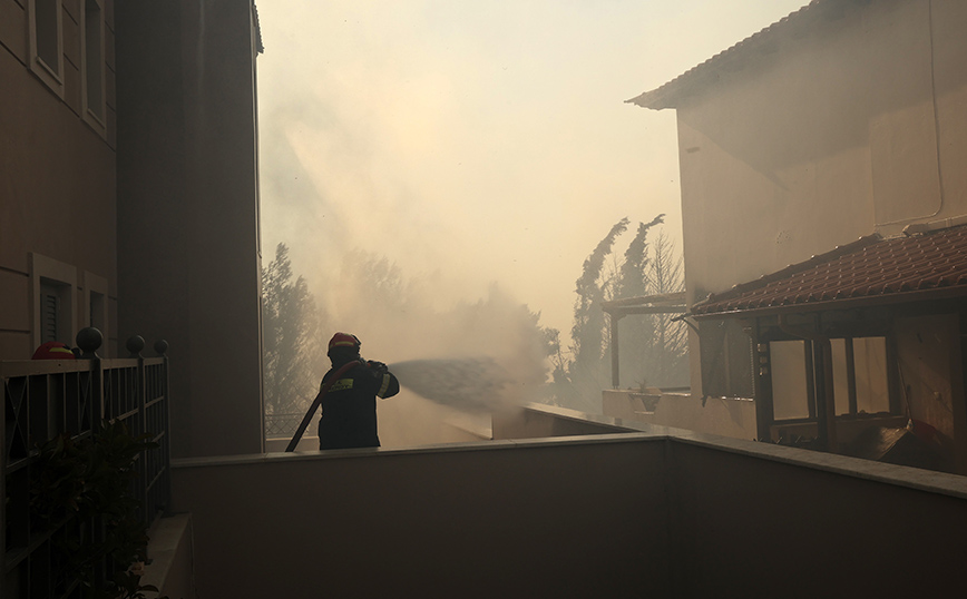 Φωτιά στην Πεντέλη: Πώς είναι στην υγεία τους  οι τρεις τραυματίες που πήγαν στο «Γεννηματάς»