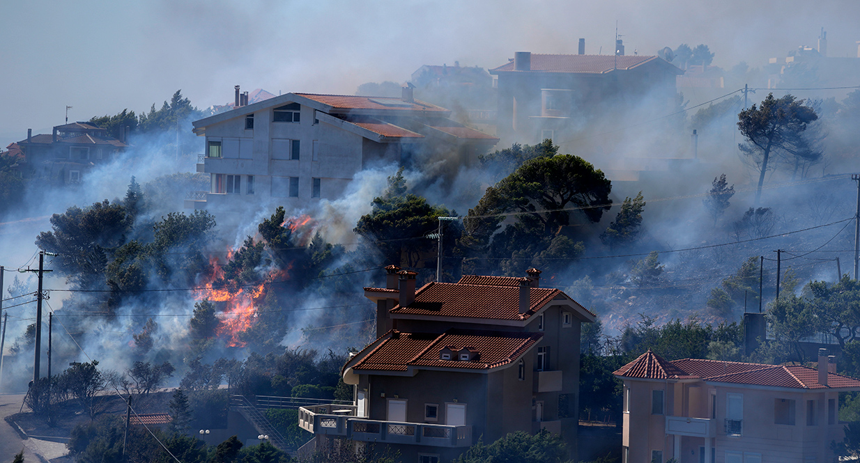 Φωτιά στην Πεντέλη: Δεν υπάρχουν ενεργά μέτωπα, παραμένουν μικρές εστίες &#8211; Live η εξέλιξή της