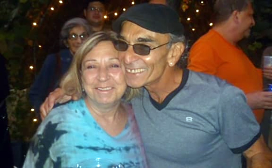 Η ιστορία αγάπης μίας Αμερικανίδας τουρίστριας και ενός Έλληνα που γεννήθηκε στην Αθήνα και μετρά 50 χρόνια