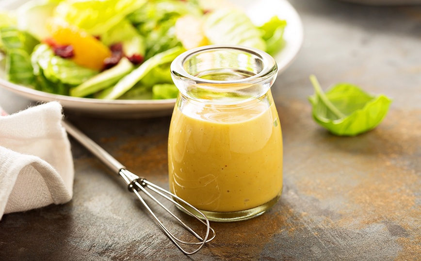 Σπιτική σάλτσα σαλάτας μελιού μουστάρδας σε βάζο Σπιτική σάλτσα σαλάτας μελιού μουστάρδας σε βάζο