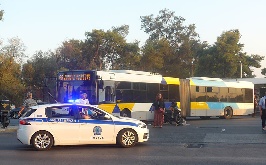 Τροχαίο ατύχημα στη Λ. Ποσειδώνος Τροχαίο ατύχημα στη Λ. Ποσειδώνος