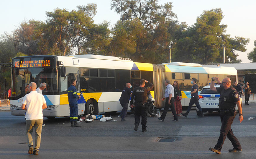 Τροχαίο ατύχημα στη Λ. Ποσειδώνος Τροχαίο ατύχημα στη Λ. Ποσειδώνος