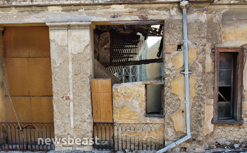 Κατάρρευση στέγης του ιστορικού ωδείου στη Φειδίου Εξωτερικός Κατάρρευση στέγης του ιστορικού ωδείου στη Φειδίου Εξωτερικός