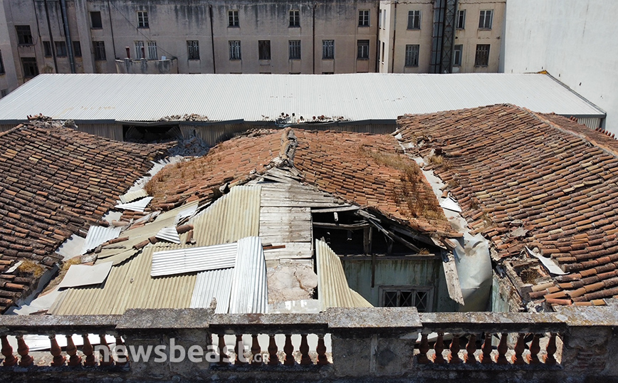 Κατάρρευση στέγης του ιστορικού ωδείου στη Φειδίου Εξωτερικός Κατάρρευση στέγης του ιστορικού ωδείου στη Φειδίου Εξωτερικός