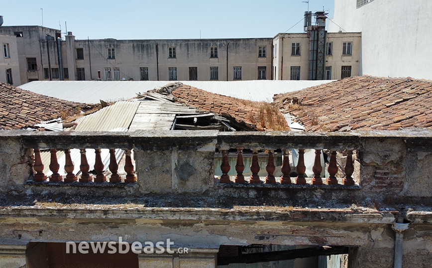 Κατάρρευση στέγης του ιστορικού ωδείου στη Φειδίου Εξωτερικός Κατάρρευση στέγης του ιστορικού ωδείου στη Φειδίου Εξωτερικός