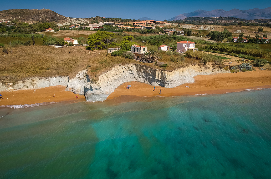 Ξι: Η παραλία στην Κεφαλονιά με σκηνικό που ταξιδεύει στον Άρη