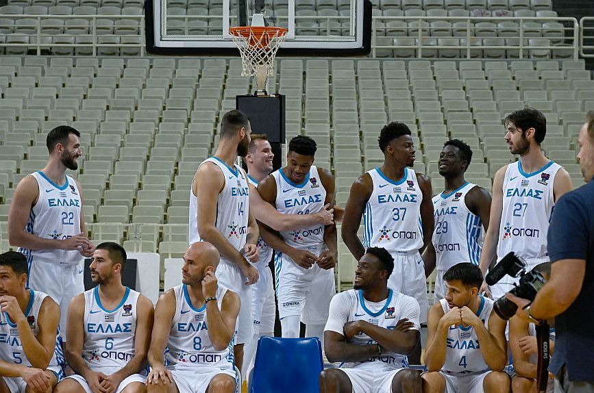 Τα πειράγματα, οι Antetokounbros και η συμμορία των «Παπ» στην φωτογράφηση της Εθνική