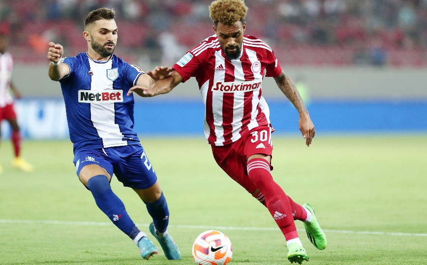 Ο Ντε Λα Φουέντε με τη φανέλα του Ολυμπιακού