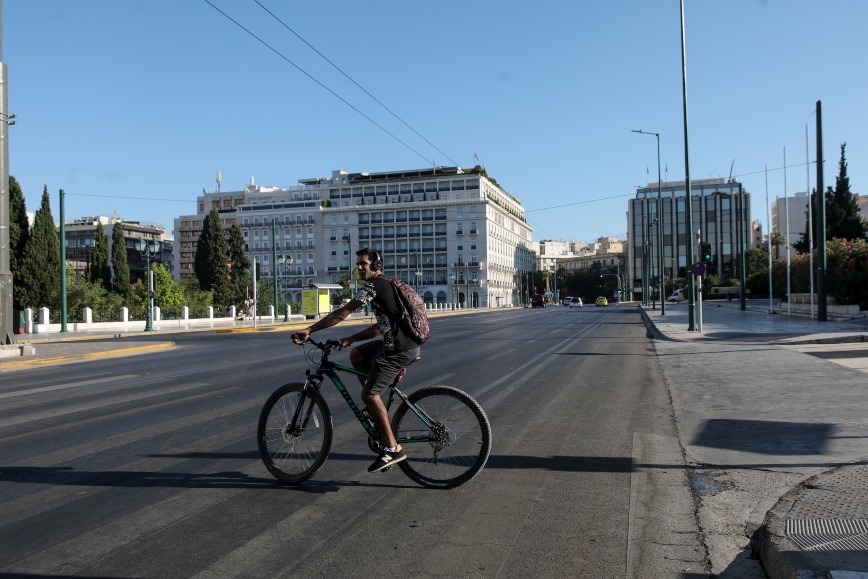 Έρημη η Αθήνα τον Δεκαπενταύγουστο – Μόνο οι τουρίστες στην Ακρόπολη έδιναν ζωή στην πόλη