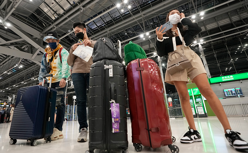 Ιαπωνία: Σκέψεις να σταματήσουν τα τεστ COVID για τους ταξιδιώτες που φτάνουν στη χώρα