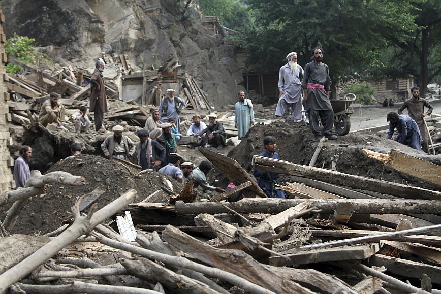 Στο πένθος έχει βυθιστεί το Αφγανιστάν &#8211; Ξεπέρασαν τους 2.000 οι νεκροί από τον σεισμό