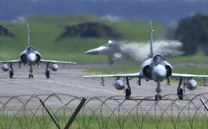 Ταϊβάν: Με αεροσκάφη και πλοία απαντά στα στρατιωτικά γυμνάσια της Κίνας