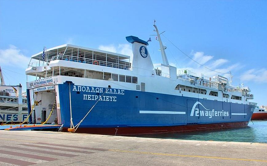 Πρόσκρουση επιβατικού πλοίου στο λιμάνι της Αίγινα – Μετέφερε 591 επιβάτες
